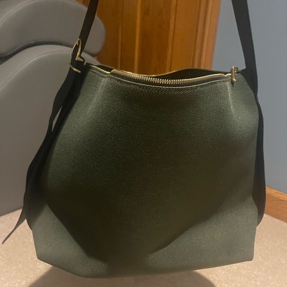 Cuyana Recycled Green Shoulder Bag (Large) - Picture 2 of 5